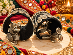 Load image into Gallery viewer, Black Gold Cowrie Leaf Mirror Cuff