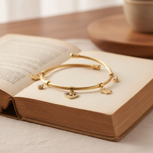 Golden Charm Cable Bracelet – Anti Tarnish Heart