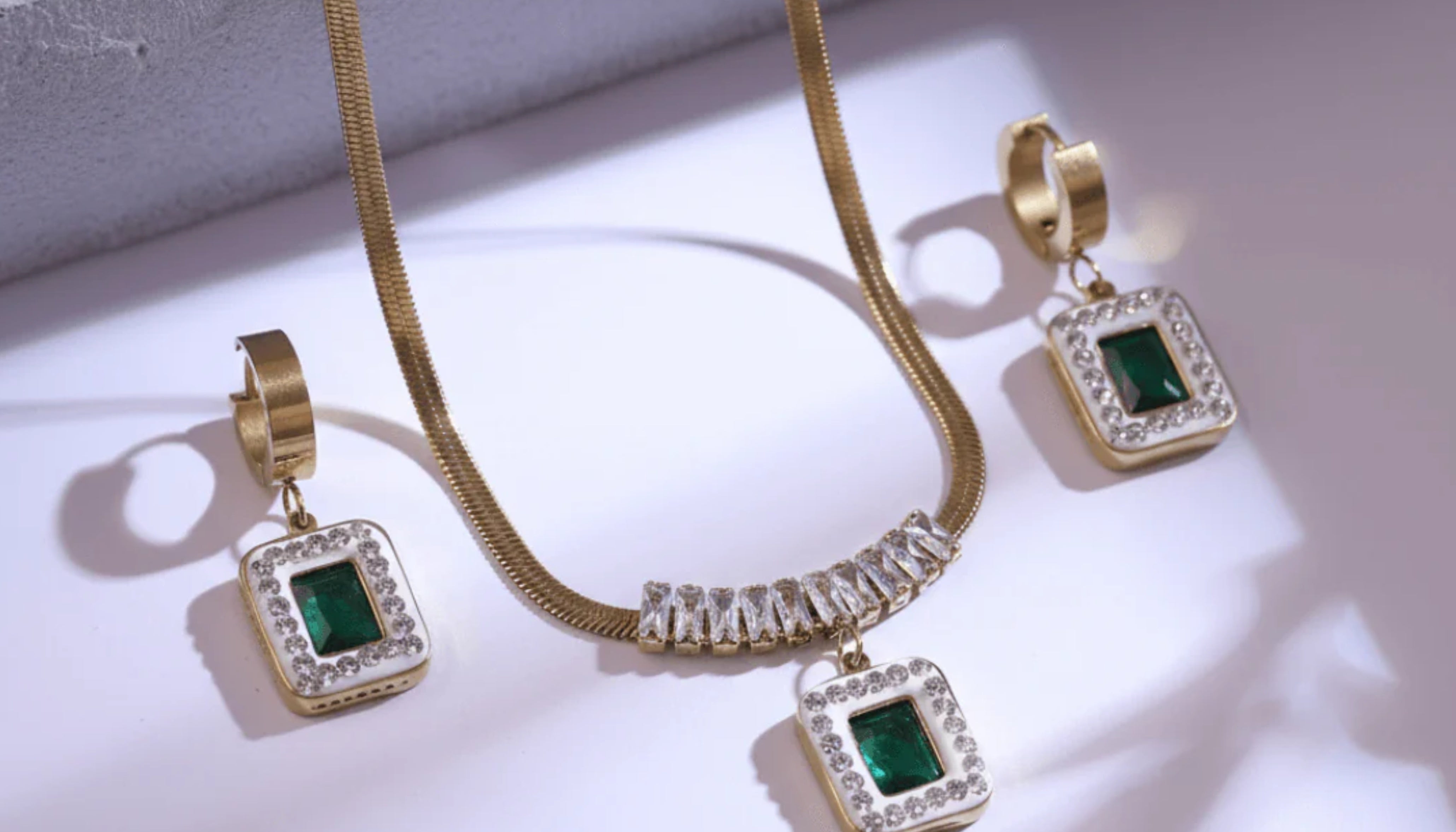 The Science Behind Why Certain Jewelry Makes You Feel More Confident