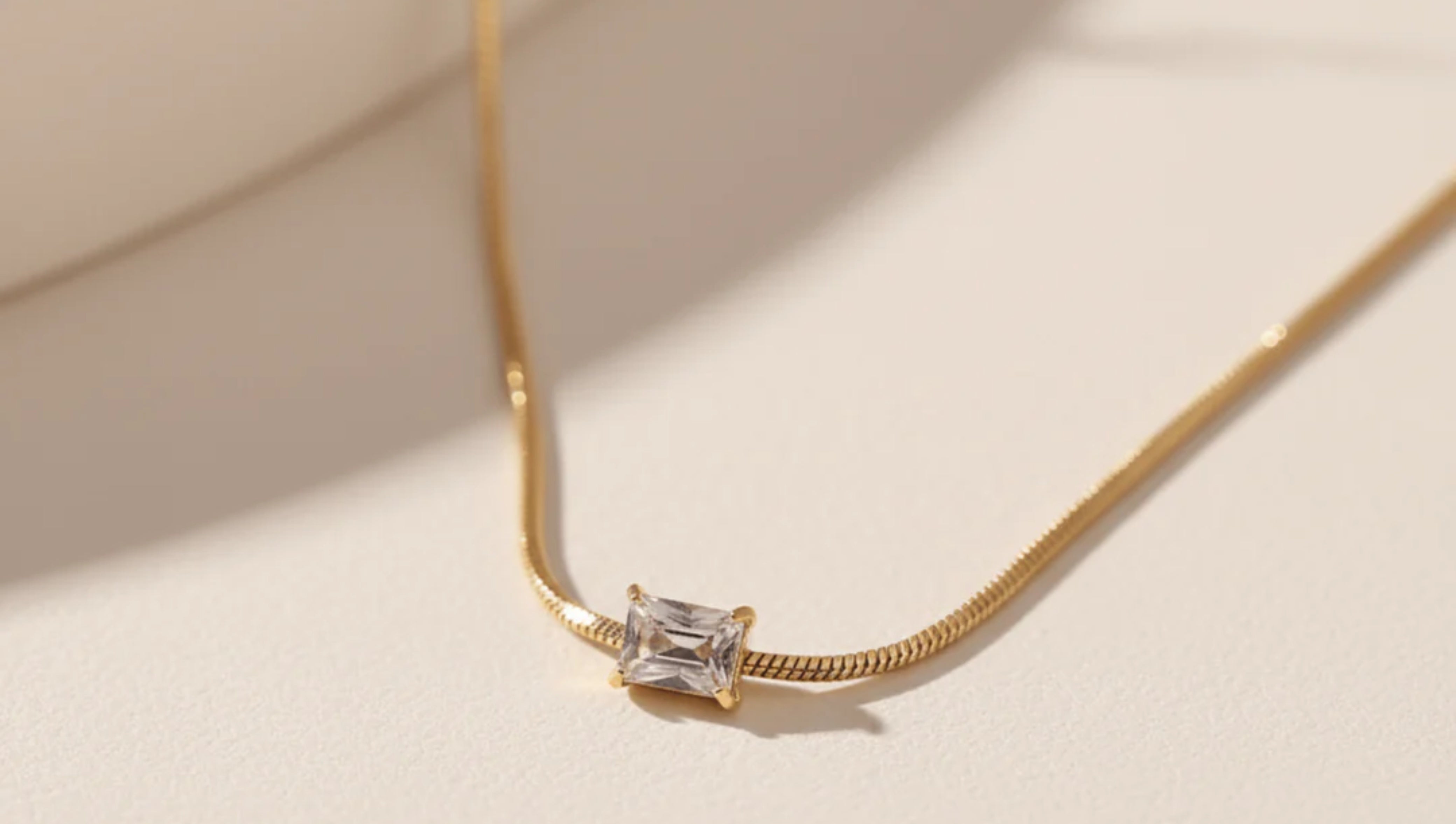 7 Jewelry Mistakes That Make Your Outfit Look Cheap