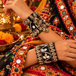 Load image into Gallery viewer, Black Gold Cowrie Leaf Mirror Cuff
