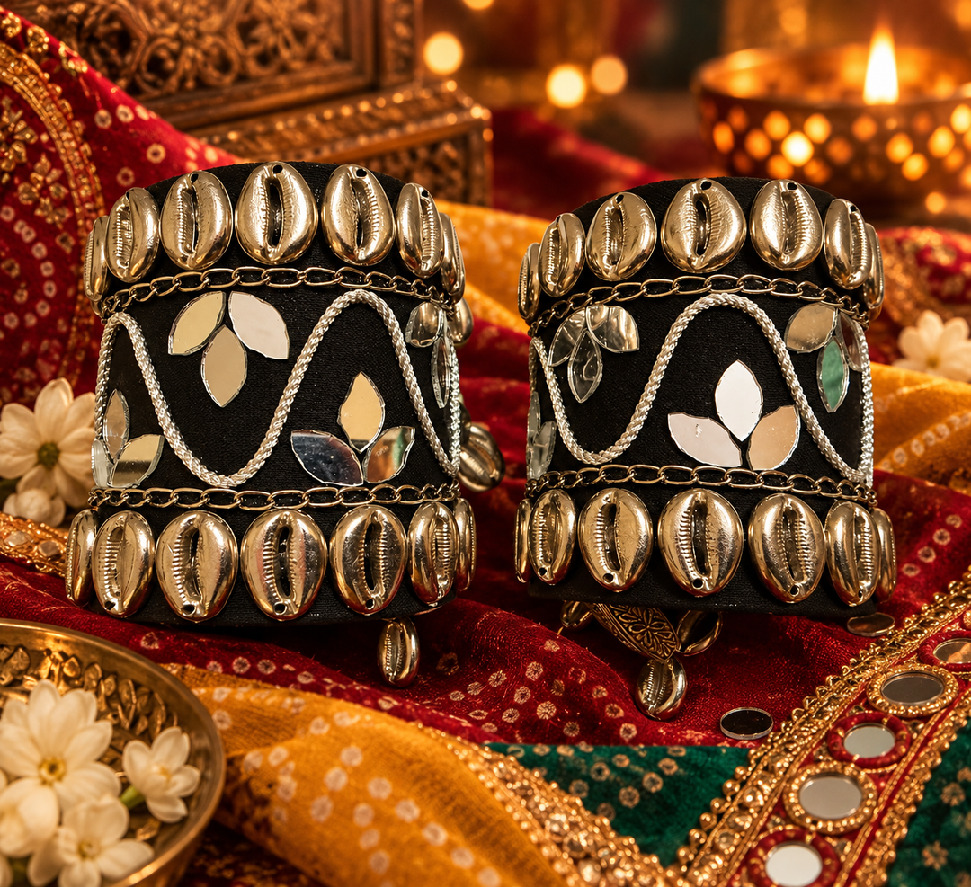 Black Gold Cowrie Leaf Mirror Cuff