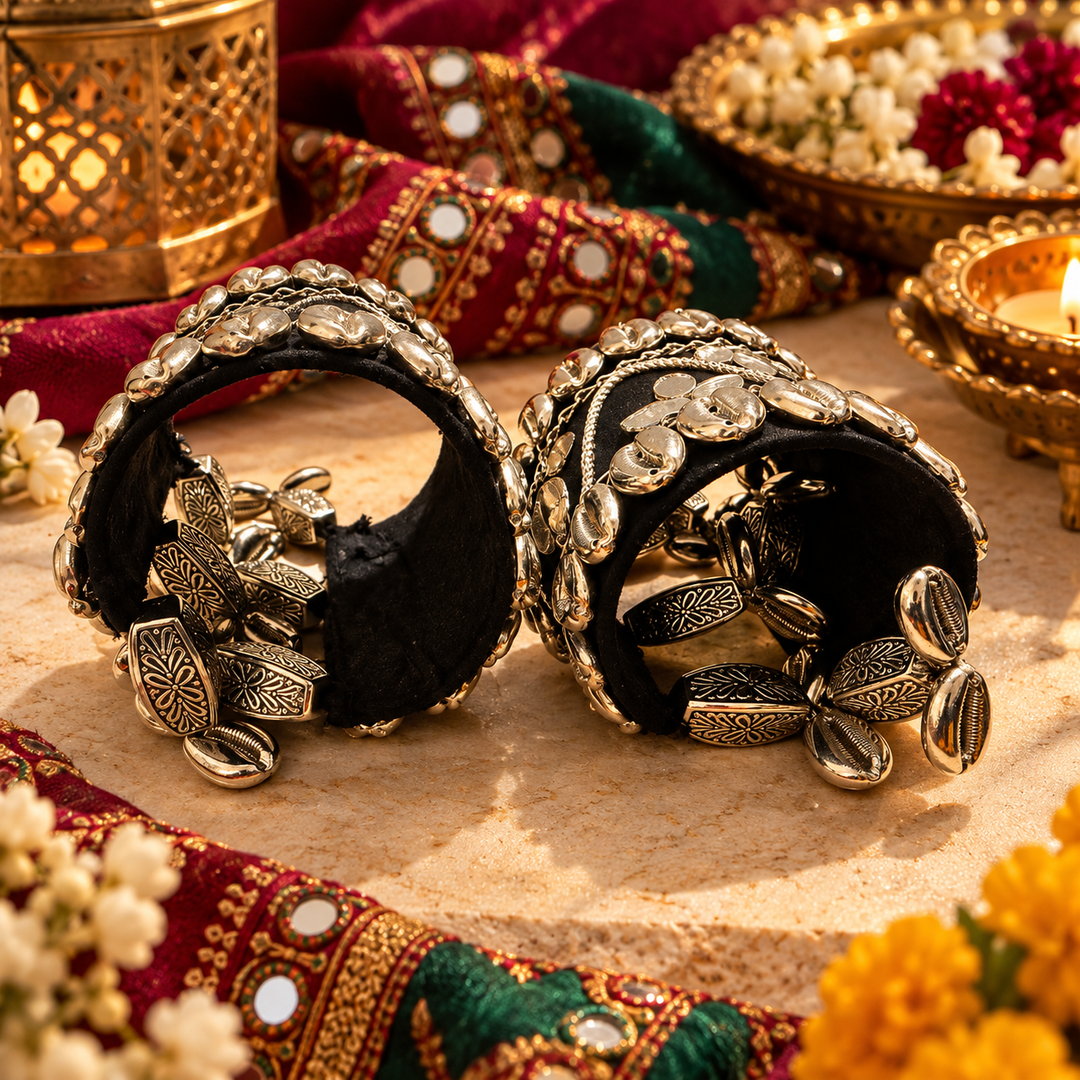 Black Gold Cowrie Leaf Mirror Cuff