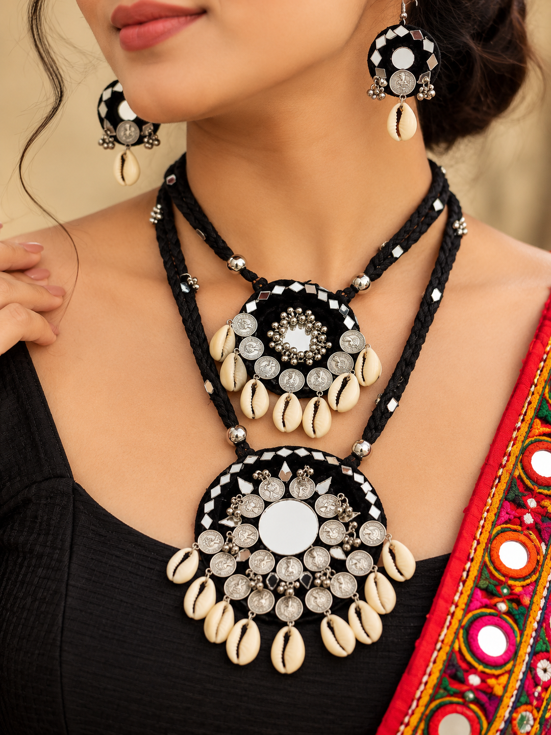 Black Mirror Work & Cowrie Shell 2-Layer Necklace Set