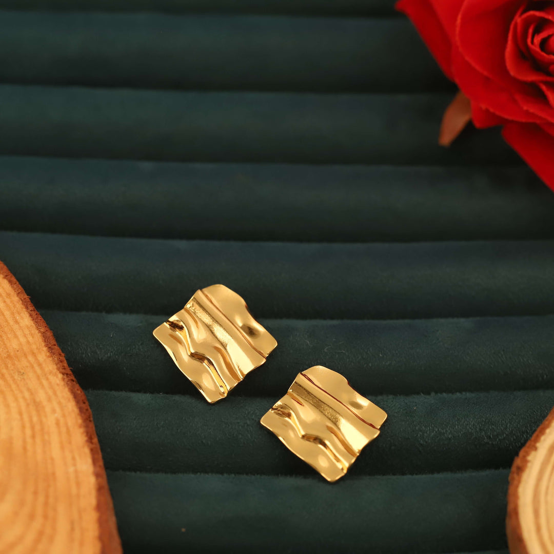 gold-fold-texture-stud-earrings-ser-205