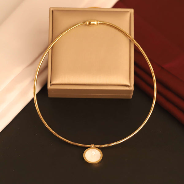 Black & White Enamel Circle Charm Choker – Anti-Tarnish Gold Stainless Steel Necklace