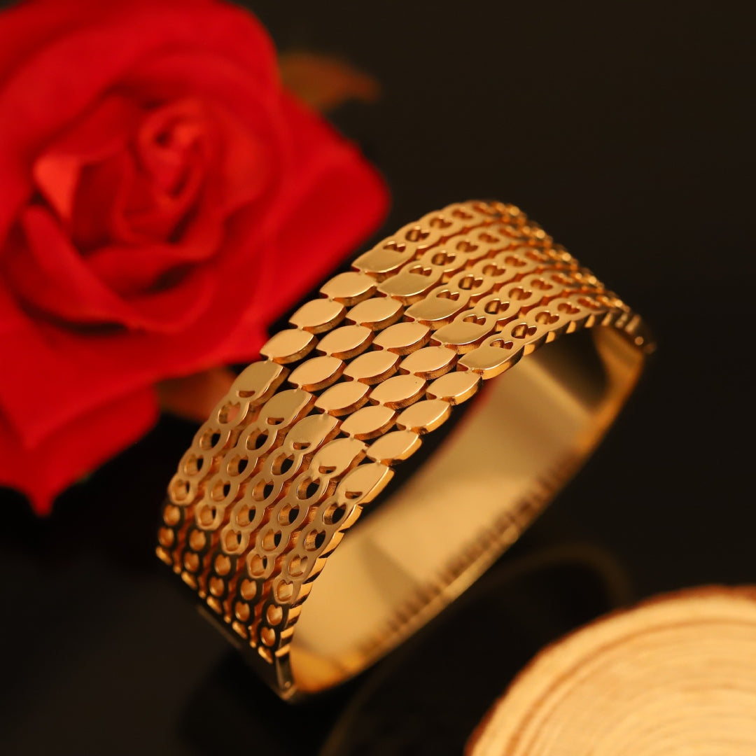 Golden Mesh Luxe Bangle – Premium Anti-Tarnish