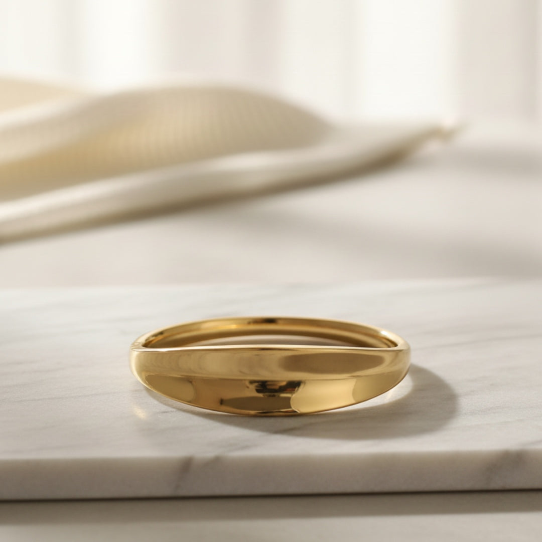 Sleek Glossy Curve Bangle – Premium Anti-Tarnish Jewellery