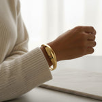 Load image into Gallery viewer, Sleek Glossy Curve Bangle – Premium Anti-Tarnish Jewellery
