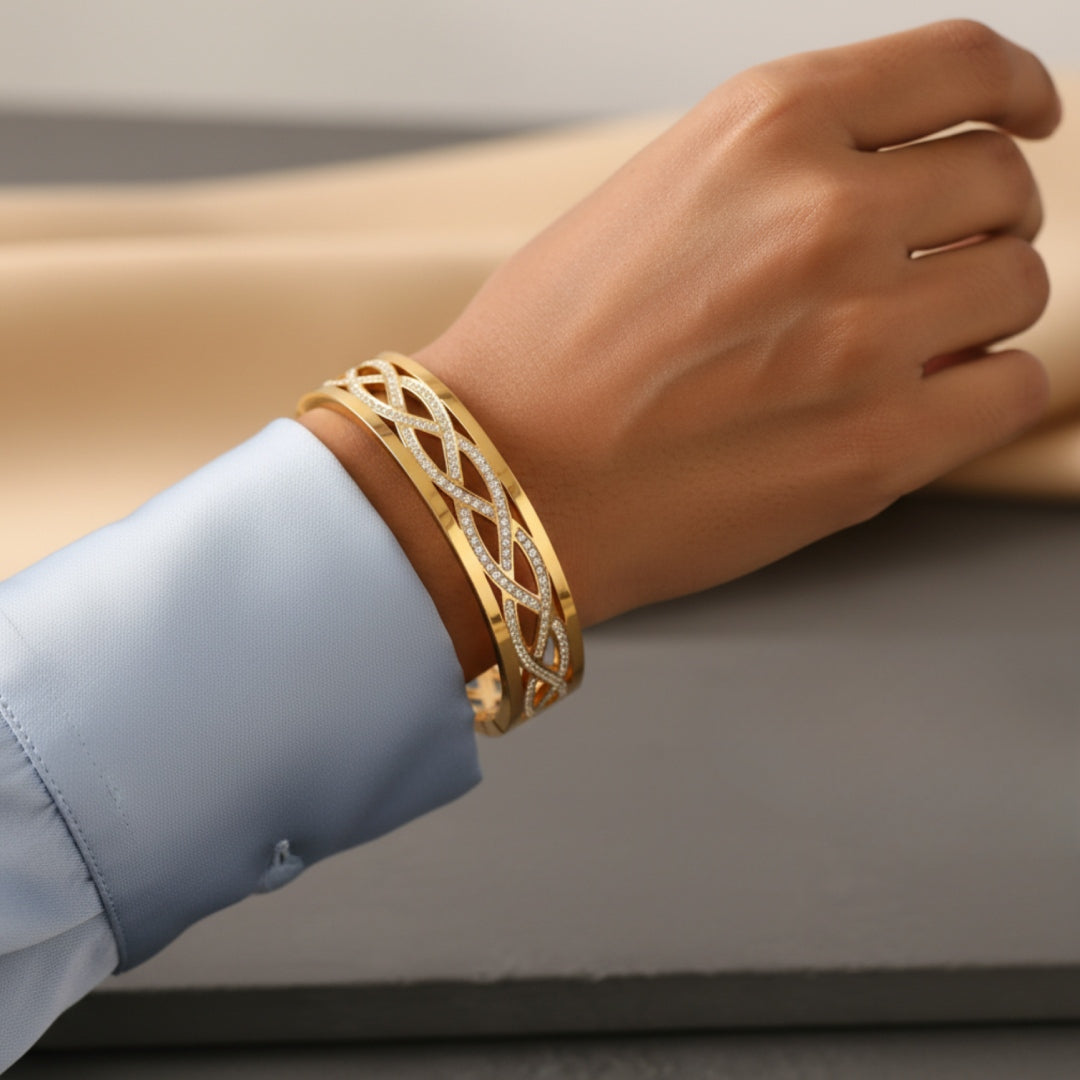 Twisted Infinity Diamond-Cut Bangle – Premium Anti-Tarnish