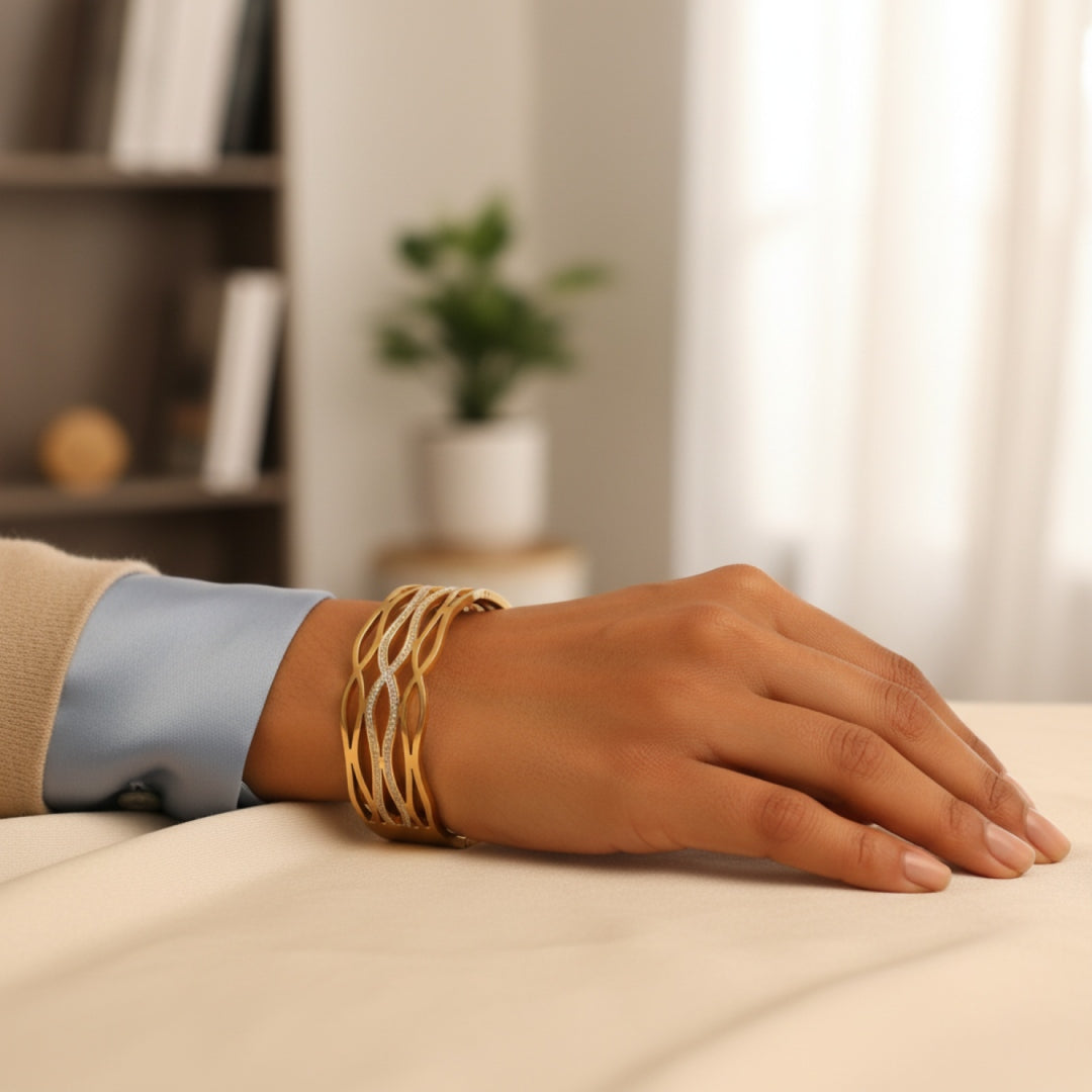 Infinity Wave Open-Cut Bracelet – Premium Anti-Tarnish Gold