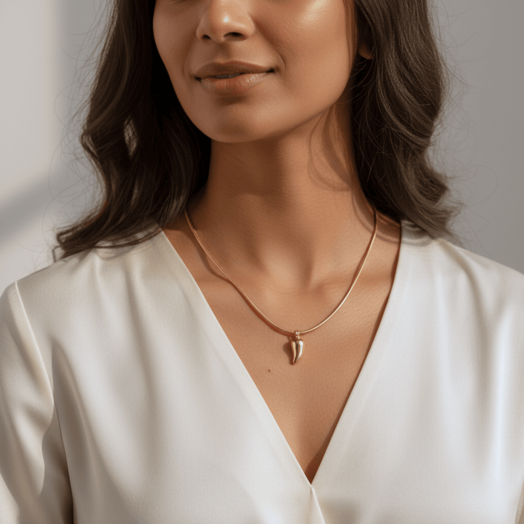 Elegant Golden Leaf Charm Choker – Anti-Tarnish Stainless Steel